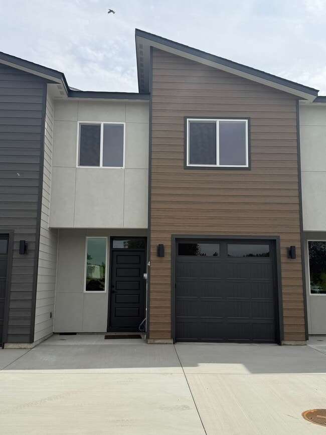 Building Photo - Reduced Rent! New Construction Condo Now $2,200/mo!!