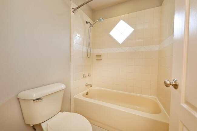 Building Photo - 510 Shiloh Dr