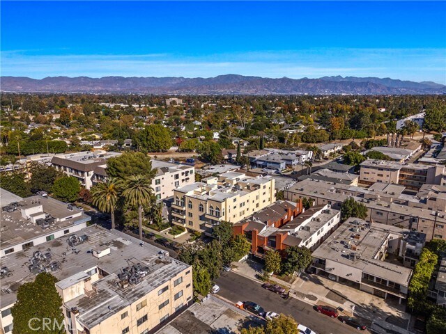 Building Photo - 4426 Ventura Canyon Ave