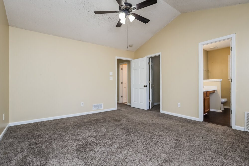 Building Photo - 153 Country Mill Ln