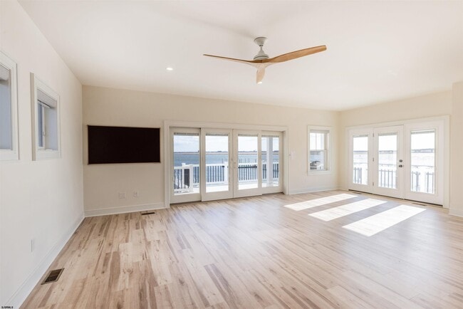 Building Photo - 139 Gibbs Ave