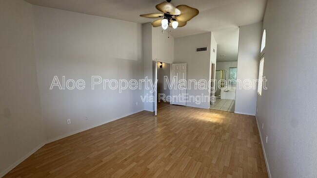 Building Photo - 491 W Ebony Way