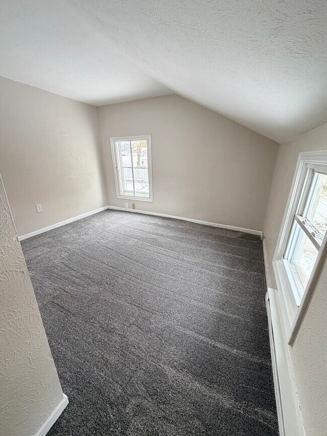 Building Photo - 118 W Grove St