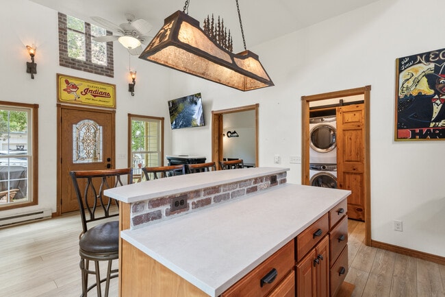 Building Photo - 400 Argentine St