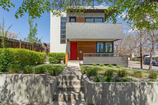 Primary Photo - Spacious 5-Bed / 4-Bath home in LoHi for rent
