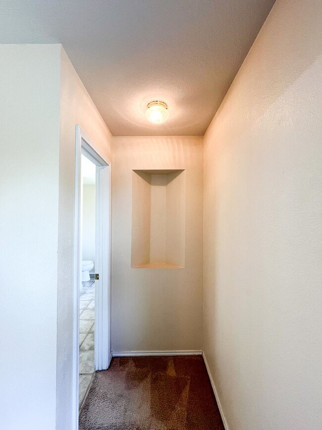 Building Photo - Available Now Beautiful 1 story, 4 bedroom, 2 bath, 2 car garage home with fire place, garage doo...