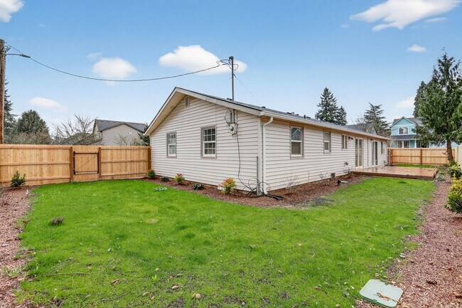 Building Photo - $1000 off 1st Month's Rent!!!  Gorgeous Ranch Style Home in the Heart of Vancouver Near Royal Oak...