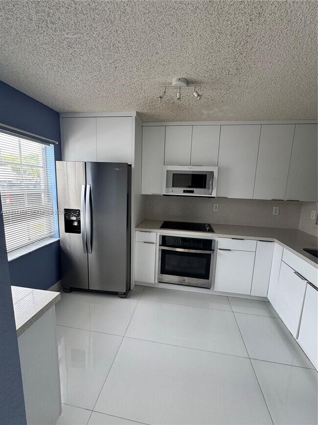 Building Photo - 14059 SW 120th Ct