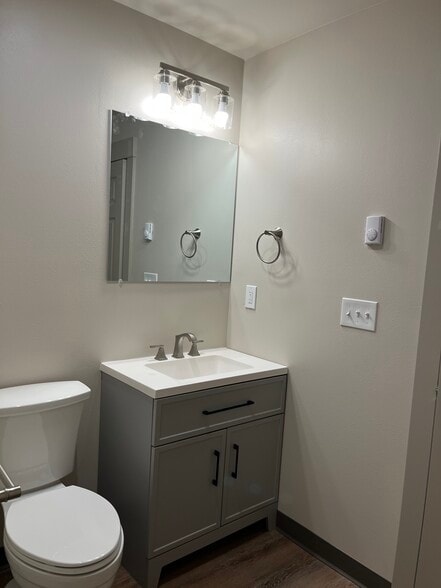 Building Photo - 608 S Jackson St