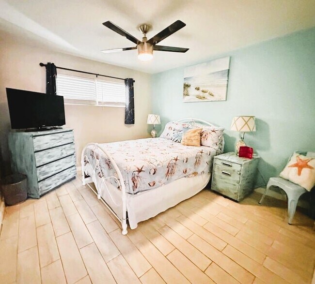 Building Photo - 4000 Gulf Terrace Dr