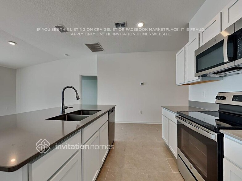 Building Photo - 4060 Tug Hl Ln