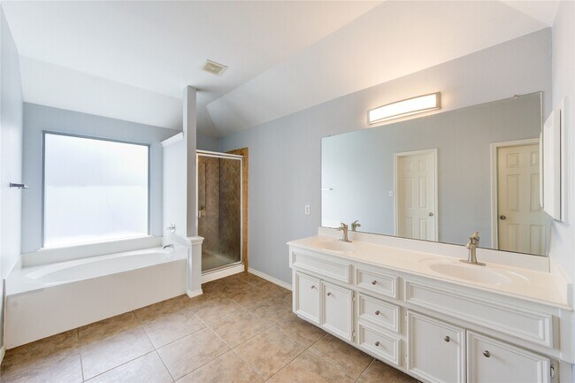 Building Photo - 2115 Sherbrook Park Ln
