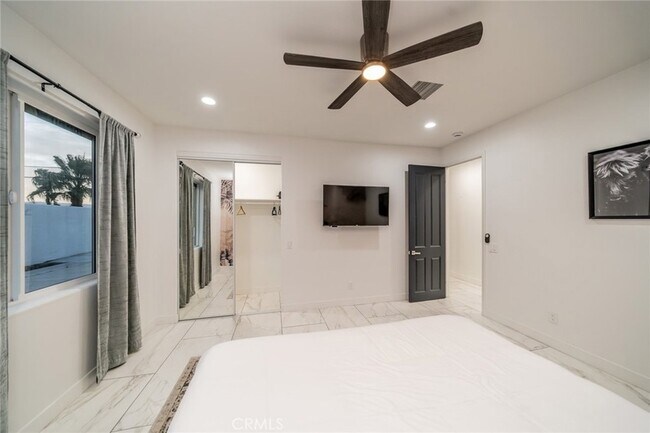 Building Photo - 2932 N Sunrise Way