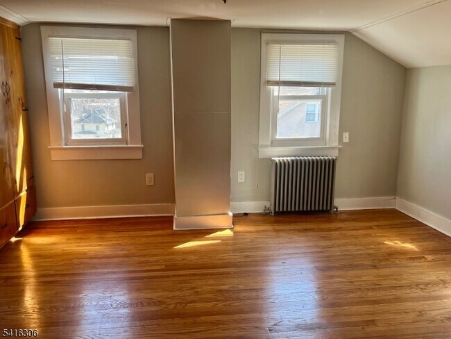 Building Photo - 52 Maple Ave