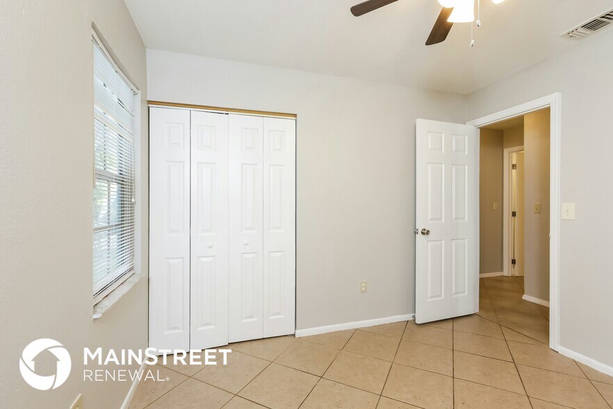 Building Photo - 2680 Roxbury Cir