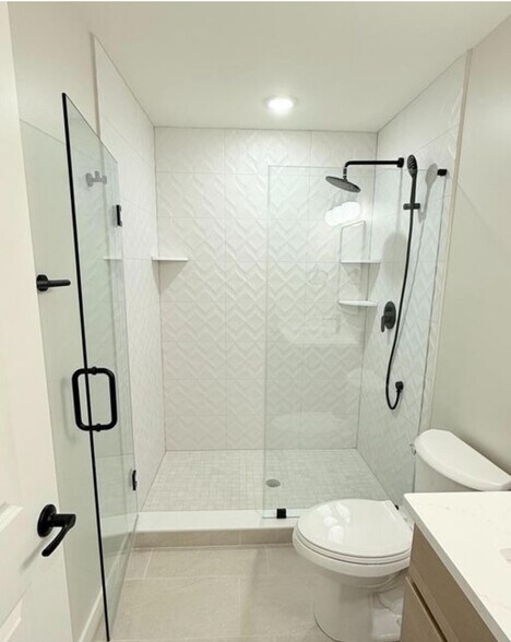 Master Bathroom - 2511 Manton St