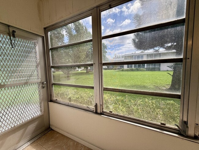 Building Photo - 28 Easthampton B