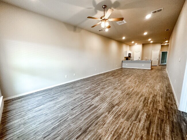 Building Photo - 3-Bedroom Duplex in Frenship ISD!