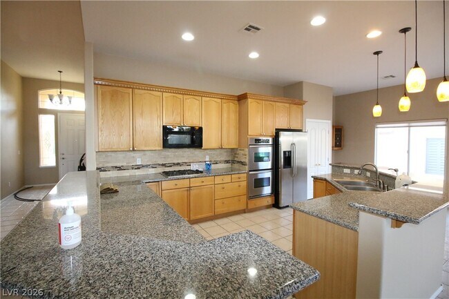 Building Photo - 1520 Vía Cassia