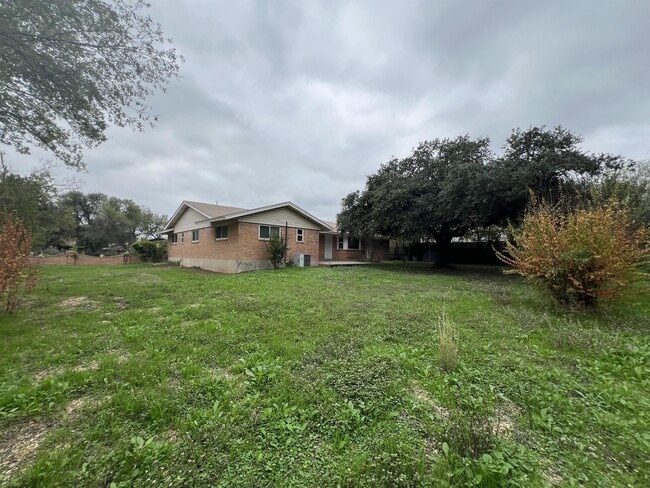 Building Photo - 1735 Donaldson Ave