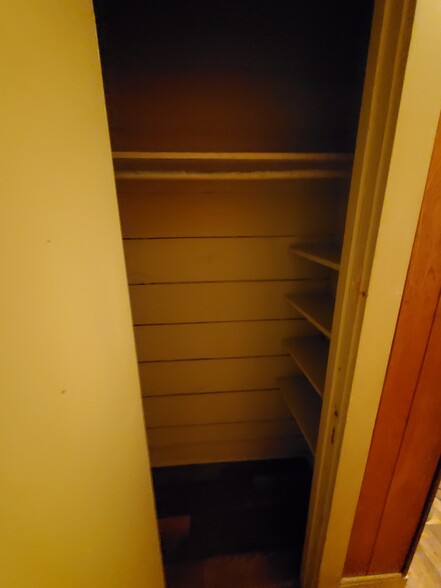 Closet - 2536 Oakdale St