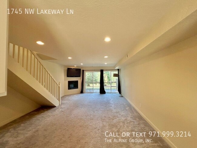 Building Photo - 1745 NW Lakeway Ln