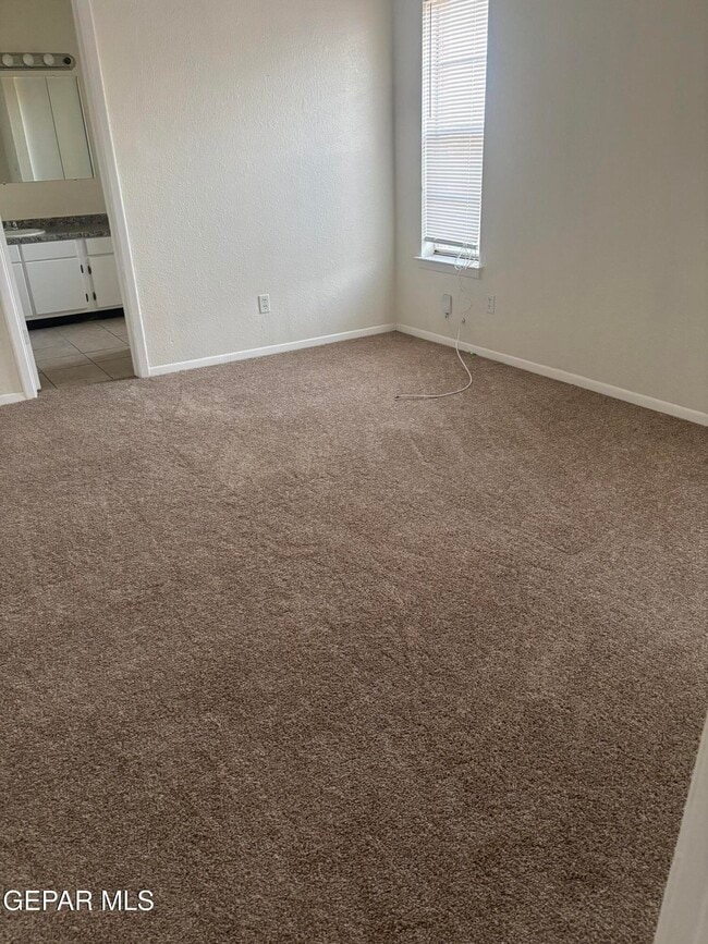 Building Photo - 3558 E Glen Dr