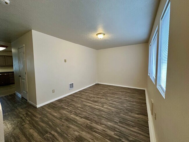 Building Photo - PENDING APPLICATION- Beautiful 3 Bedroom S...