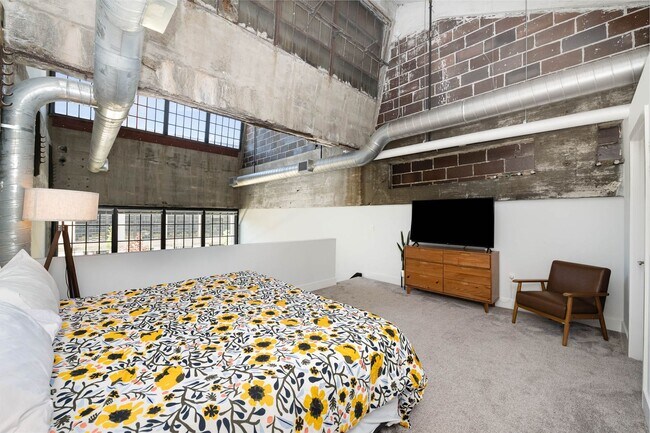 Building Photo - 2 Bedroom 2 Bath Loft Along the Little Mia...