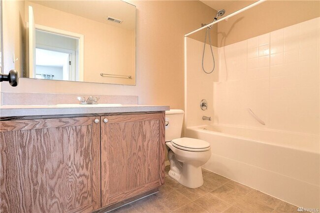 Building Photo - Large Lacey Four Bedroom, Corner Lot, Newl...