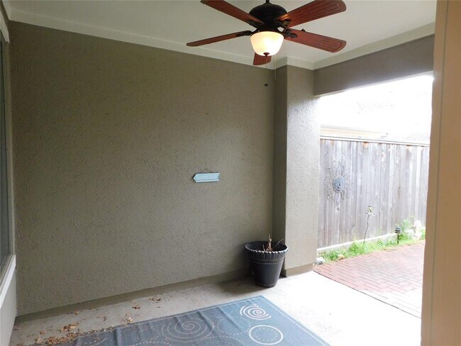 Building Photo - 4333 Lake Run Dr