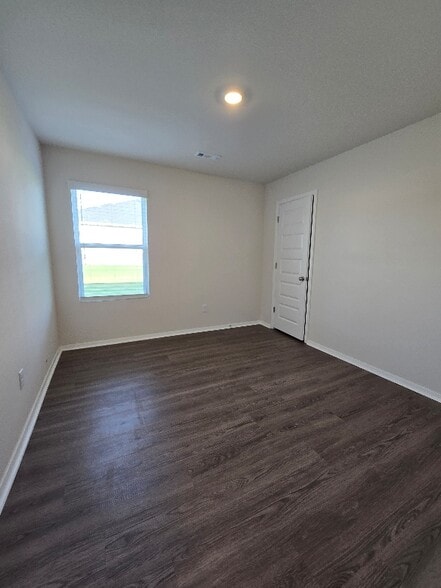 Building Photo - 1406 E Piedmont Ct