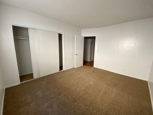 Big Bedroom with big closet. - 1731 N Normandie Ave