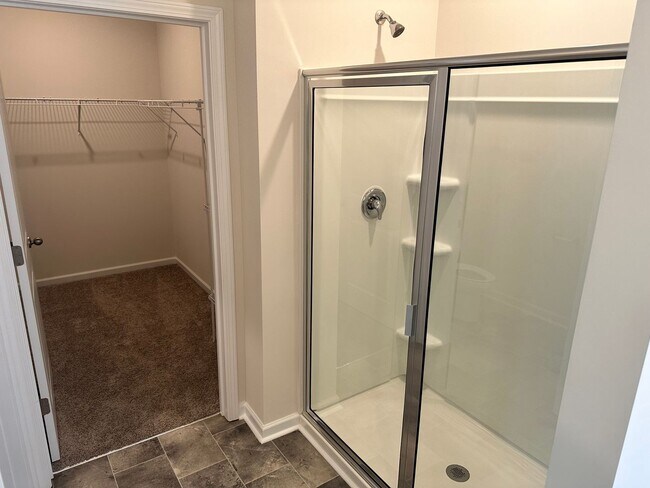 Building Photo - Gourgeous Brand New 4 bedroom Home near La...