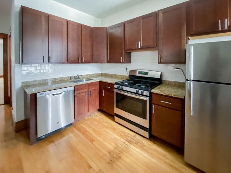 Building Photo - 3639 N Paulina St