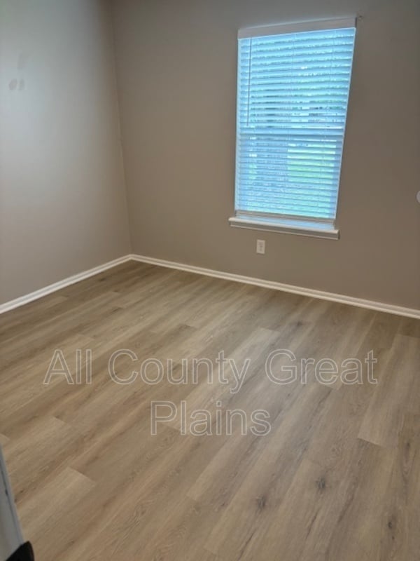 Building Photo - 609 S Lakehurst Dr