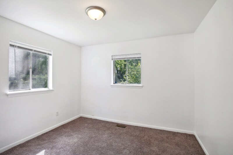 Building Photo - 10000 Stahelin Ave
