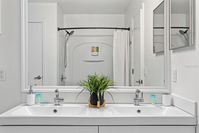 Building Photo - 642 Elderberry Dr