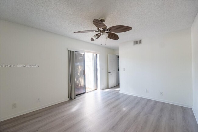 Building Photo - 4205 Village Dr