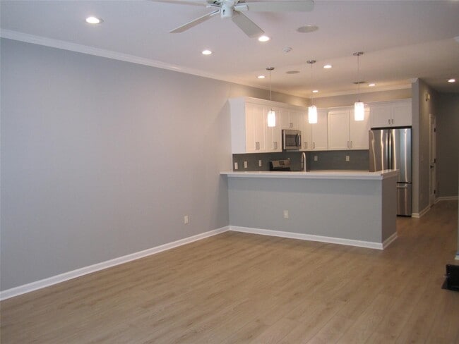 Building Photo - 163 Windward Ct S