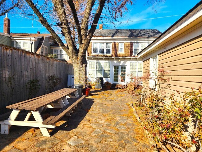 Building Photo - 3 Bed 2.5 Bath Plus ADU in Gatewood Add NW OKC