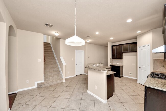 Building Photo - 3115 Lake Dr