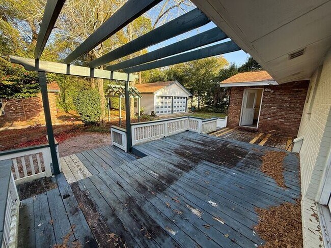 Building Photo - Gulf Breeze Proper - Casablanca - 2 bed, 1 bath