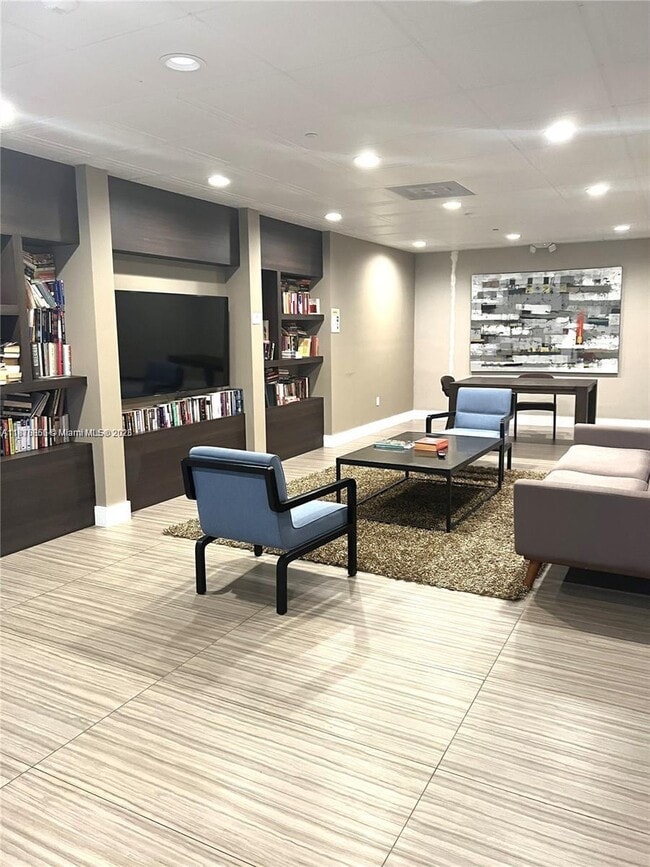 Building Photo - 3675 N Country Club Dr