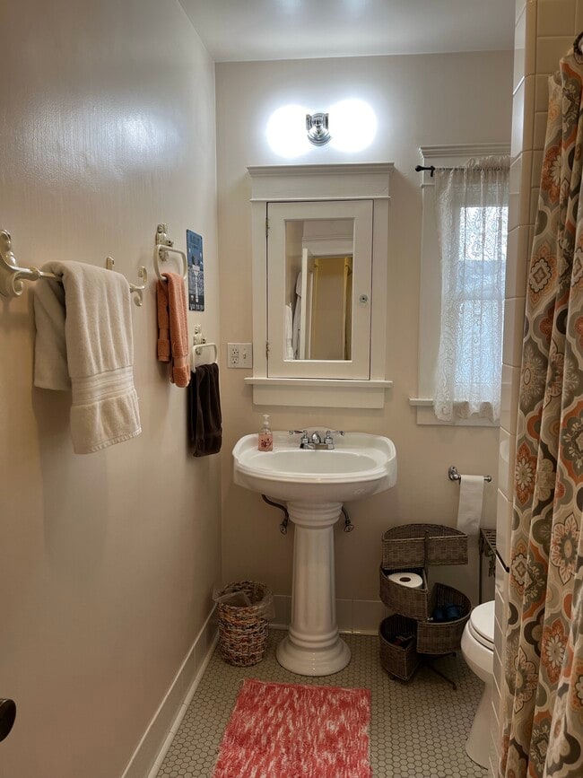 Building Photo - 316 E Colorado Blvd