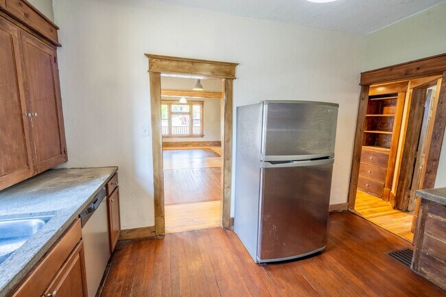 Building Photo - Single-Level 3 Bed / 2 Bath in Ogden — 1907 Charm Near Historic 25th Street