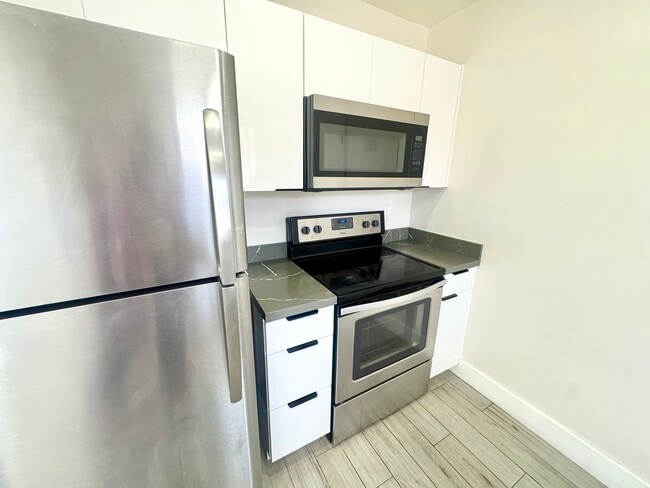 Building Photo - 412 SW 27th Terrace