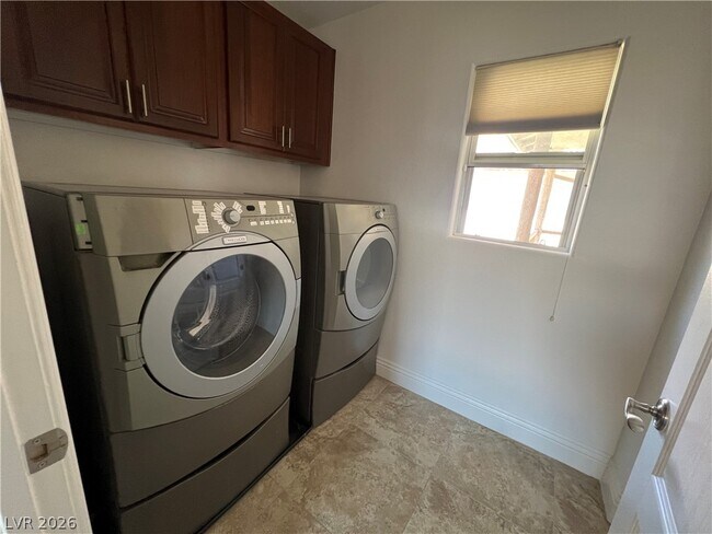 Building Photo - 9460 Glendora Valley St