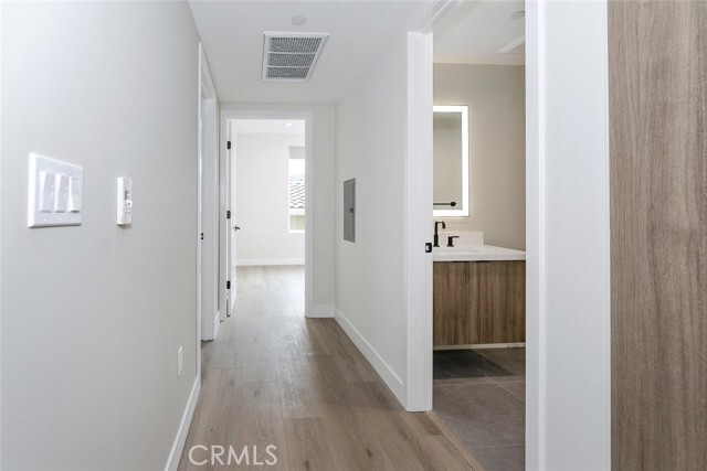 Building Photo - 10218 Fernglen Ave