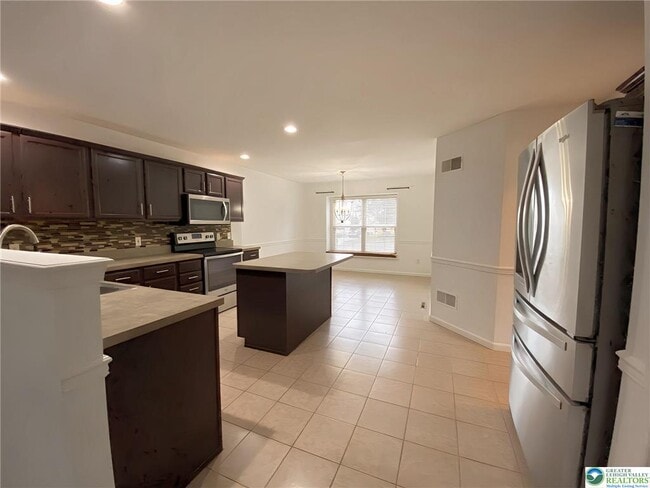 Building Photo - 2150 Rolling Meadow Dr